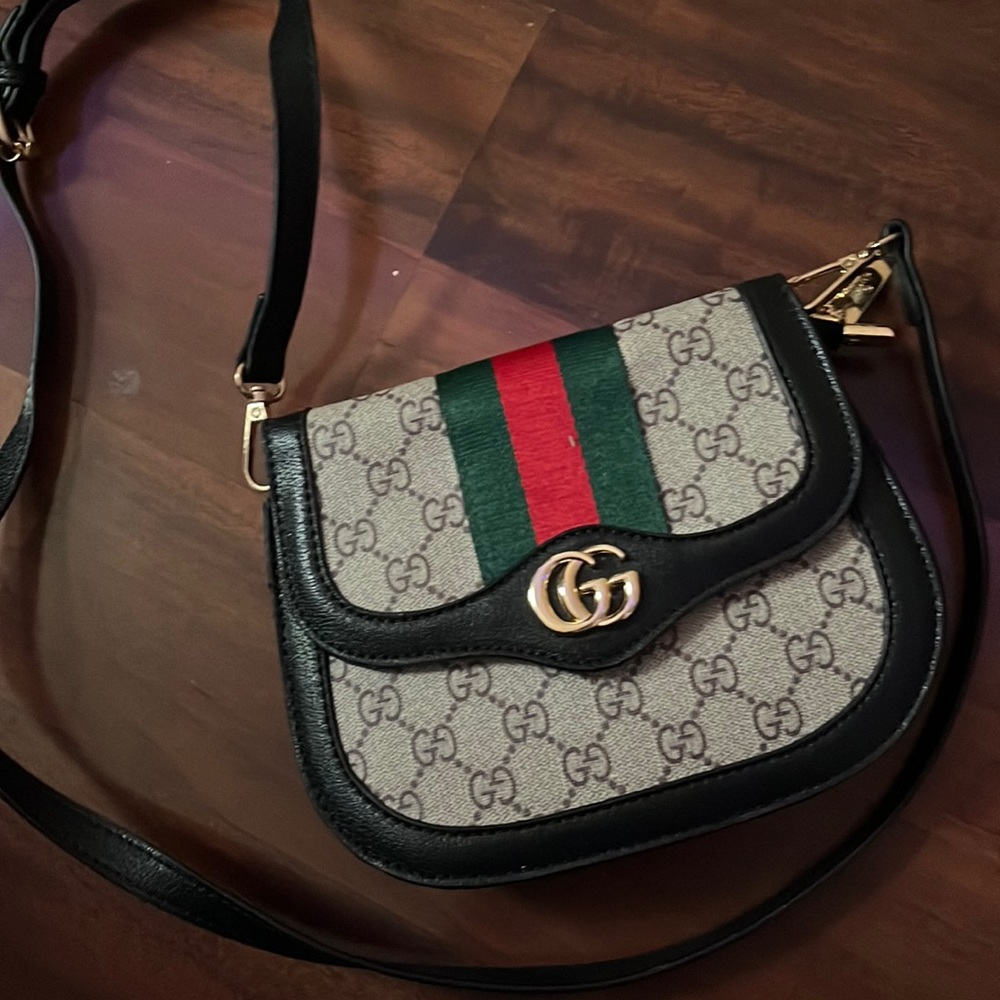 a gucci purse